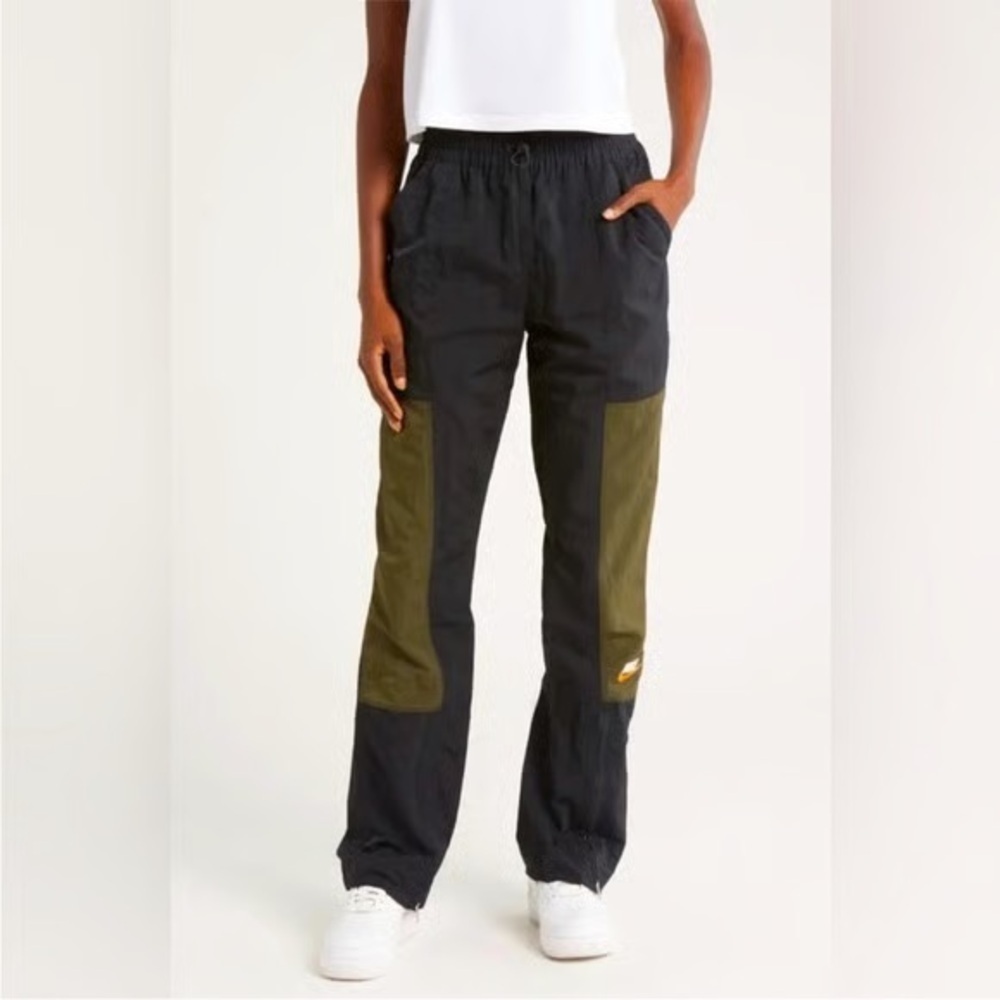 Nike Women's Sportswear City Utility Woven High-Rise Pants in black green small